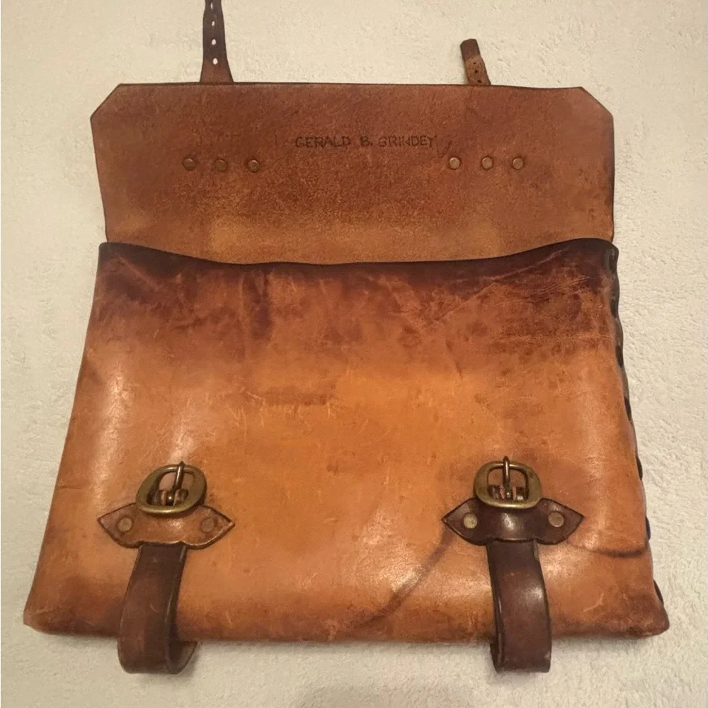 Vintage Leather Flap Over Gentlemen‘S Briefcase Inscribed GERALD B GRINDEY READ